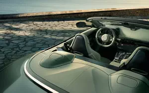   Aston Martin Vanquish Volante - 2025