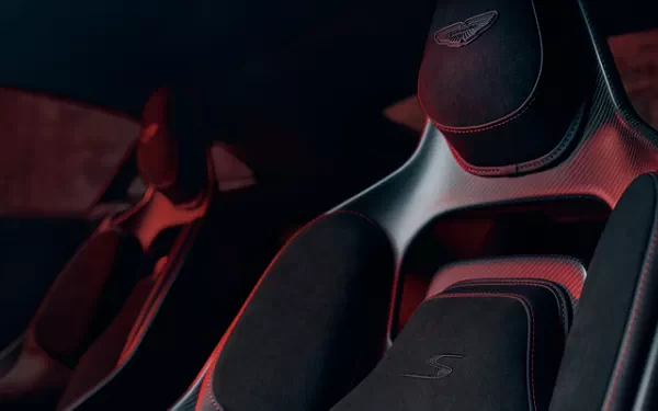   Aston Martin Vantage S - 2025