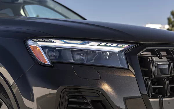   Audi Q7 55 TFSI quattro (Tamarind Brown Metallic) US-spec - 2025