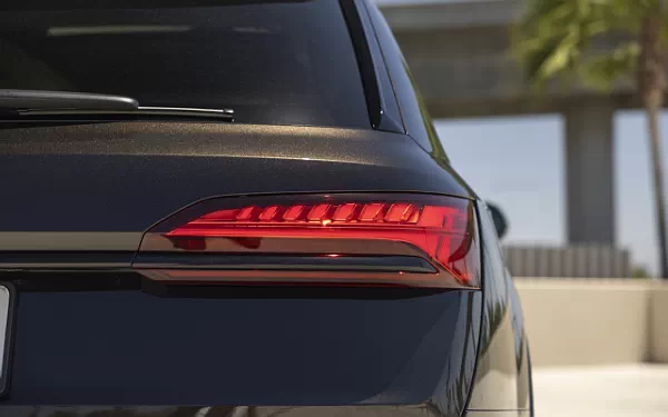   Audi Q7 55 TFSI quattro (Tamarind Brown Metallic) US-spec - 2025