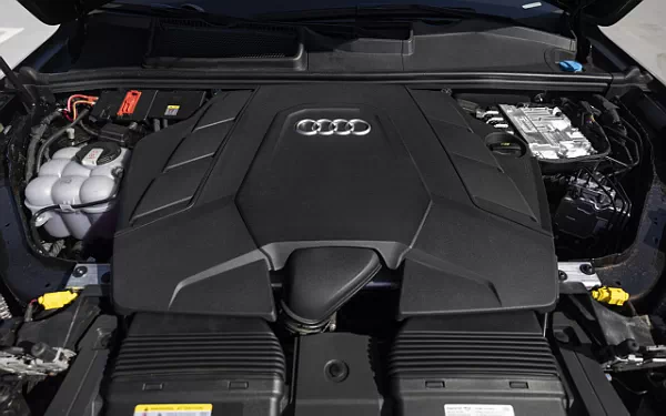   Audi Q7 55 TFSI quattro (Tamarind Brown Metallic) US-spec - 2025