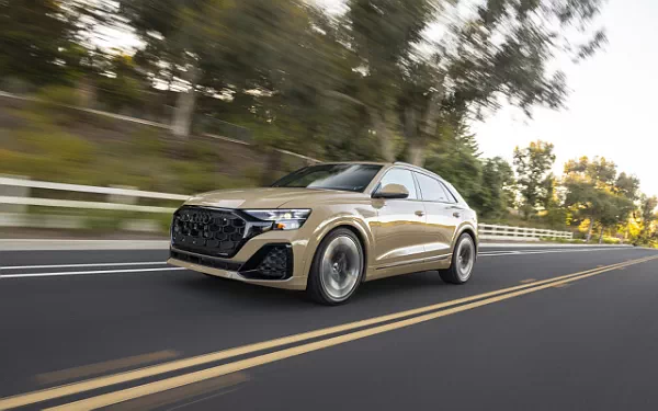   Audi Q8 55 TFSI quattro S line (Sakhir Gold Metallic) US-spec - 2025