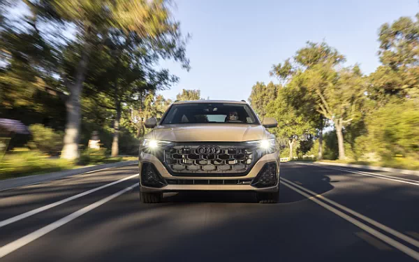   Audi Q8 55 TFSI quattro S line (Sakhir Gold Metallic) US-spec - 2025