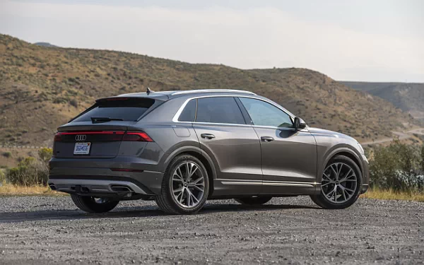   Audi Q8 55 TFSI quattro (Samurai Grey Metallic) US-spec - 2025
