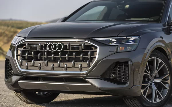  Audi Q8 55 TFSI quattro (Samurai Grey Metallic) US-spec - 2025