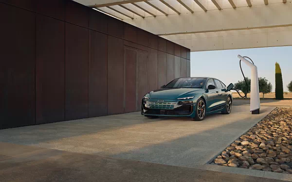   Audi S6 Sportback e-tron US-spec - 2025
