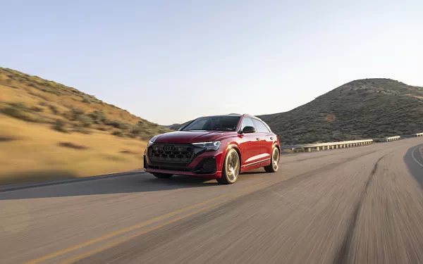   Audi SQ8 TFSI quattro (Chili Red Metallic) US-spec - 2025