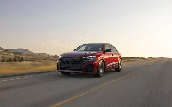   Audi SQ8 TFSI quattro (Chili Red Metallic) US-spec - 2025