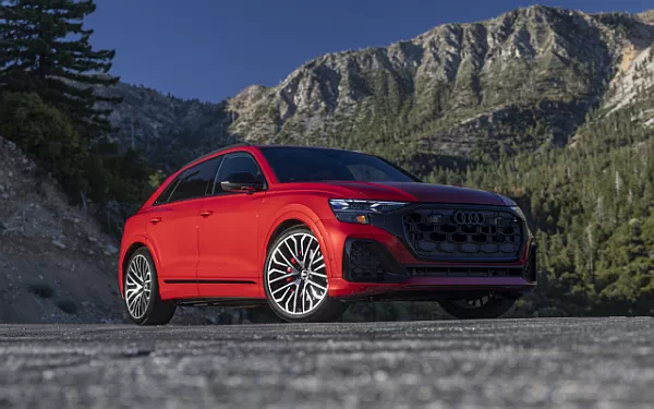   Audi SQ8 TFSI quattro (Chili Red Metallic) US-spec - 2025