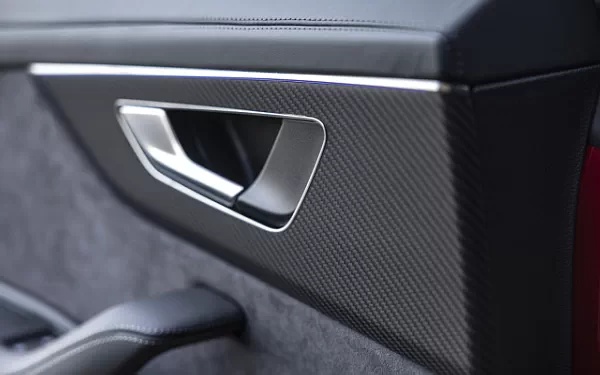   Audi SQ8 TFSI quattro (Chili Red Metallic) US-spec - 2025