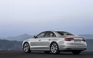 Обои автомобили Audi A8 4.0 TFSI quattro - 2013