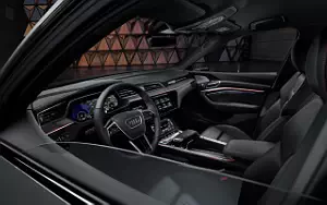   Audi Q8 55 e-tron quattro - 2022