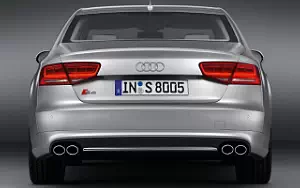   Audi S8 - 2011