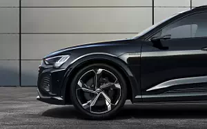 Обои автомобили Audi SQ8 e-tron quattro - 2022