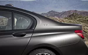   BMW M760i xDrive US-spec - 2017