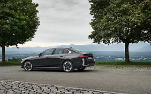 Обои автомобили BMW 530e (Sophisto Grey Metallic) - 2023