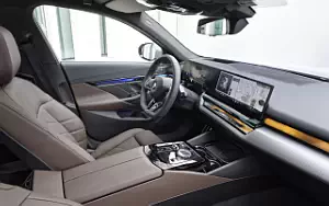   BMW i5 eDrive40 M Sport (Brooklyn Grey Metallic) - 2023