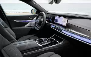   BMW i7 M70 xDrive (Two Tone Liquid Copper Sapphire Black) - 2023