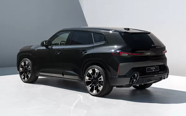   BMW XM (Black) - 2023