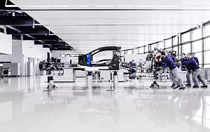   Bugatti Chiron - 2016