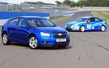 Обои автомобили Chevrolet Cruze Hatchback - 2011