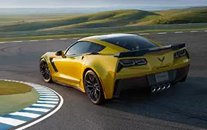 Обои автомобили Chevrolet Corvette Z06 - 2014