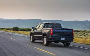 Обои автомобили Chevrolet Silverado RST Crew Cab - 2018