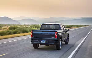 Обои автомобили Chevrolet Silverado RST Crew Cab - 2018