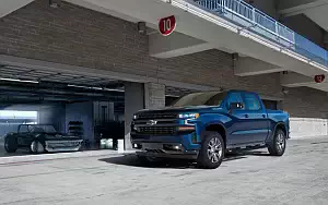 Обои автомобили Chevrolet Silverado RST Crew Cab - 2018