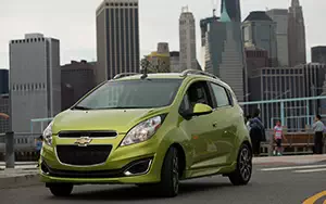 Обои автомобили Chevrolet Spark - 2013