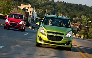 Обои автомобили Chevrolet Spark - 2013