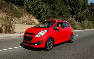 Обои автомобили Chevrolet Spark - 2013