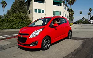 Обои автомобили Chevrolet Spark - 2013