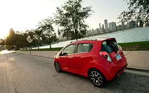 Обои автомобили Chevrolet Spark - 2013