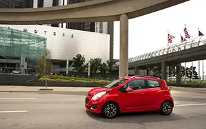 Обои автомобили Chevrolet Spark - 2013