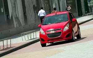 Обои автомобили Chevrolet Spark - 2013