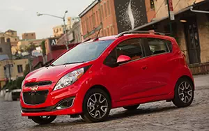 Обои автомобили Chevrolet Spark - 2013