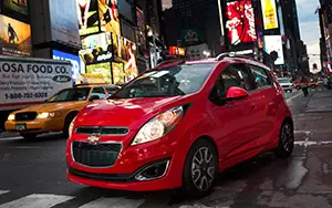 Обои автомобили Chevrolet Spark - 2013