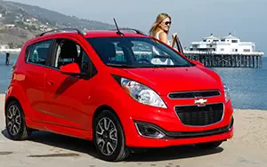 Обои автомобили Chevrolet Spark - 2013