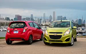 Обои автомобили Chevrolet Spark - 2013