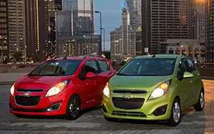 Обои автомобили Chevrolet Spark - 2013