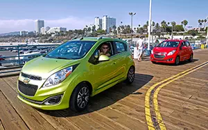 Обои автомобили Chevrolet Spark - 2013