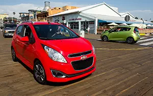 Обои автомобили Chevrolet Spark - 2013