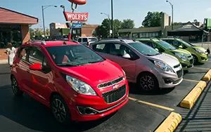 Обои автомобили Chevrolet Spark - 2013