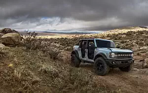 Обои автомобили Ford Bronco 4-Door Badlands - 2020