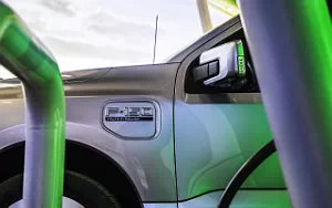   Ford F-150 Lightning - 2021