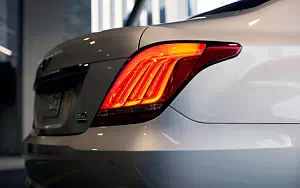   Genesis G90 US-spec - 2016