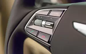   Genesis G90 US-spec - 2016