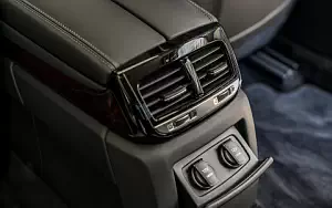   Genesis G90 US-spec - 2016