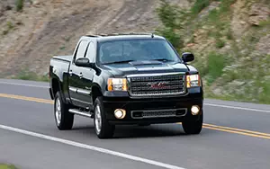   GMC Sierra 3500 HD Denali Crew Cab - 2011
